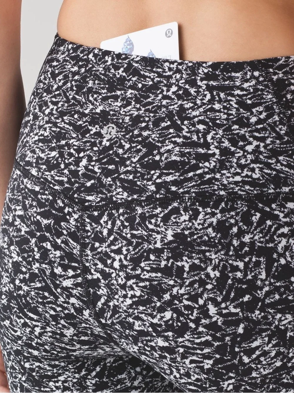 Lululemon Deep Breath Tight Iced Wave White Black Size 6